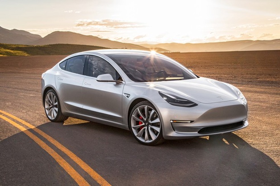 Tesla vende 100 mil carros elétricos de uma só vez. Quem é o comprador?