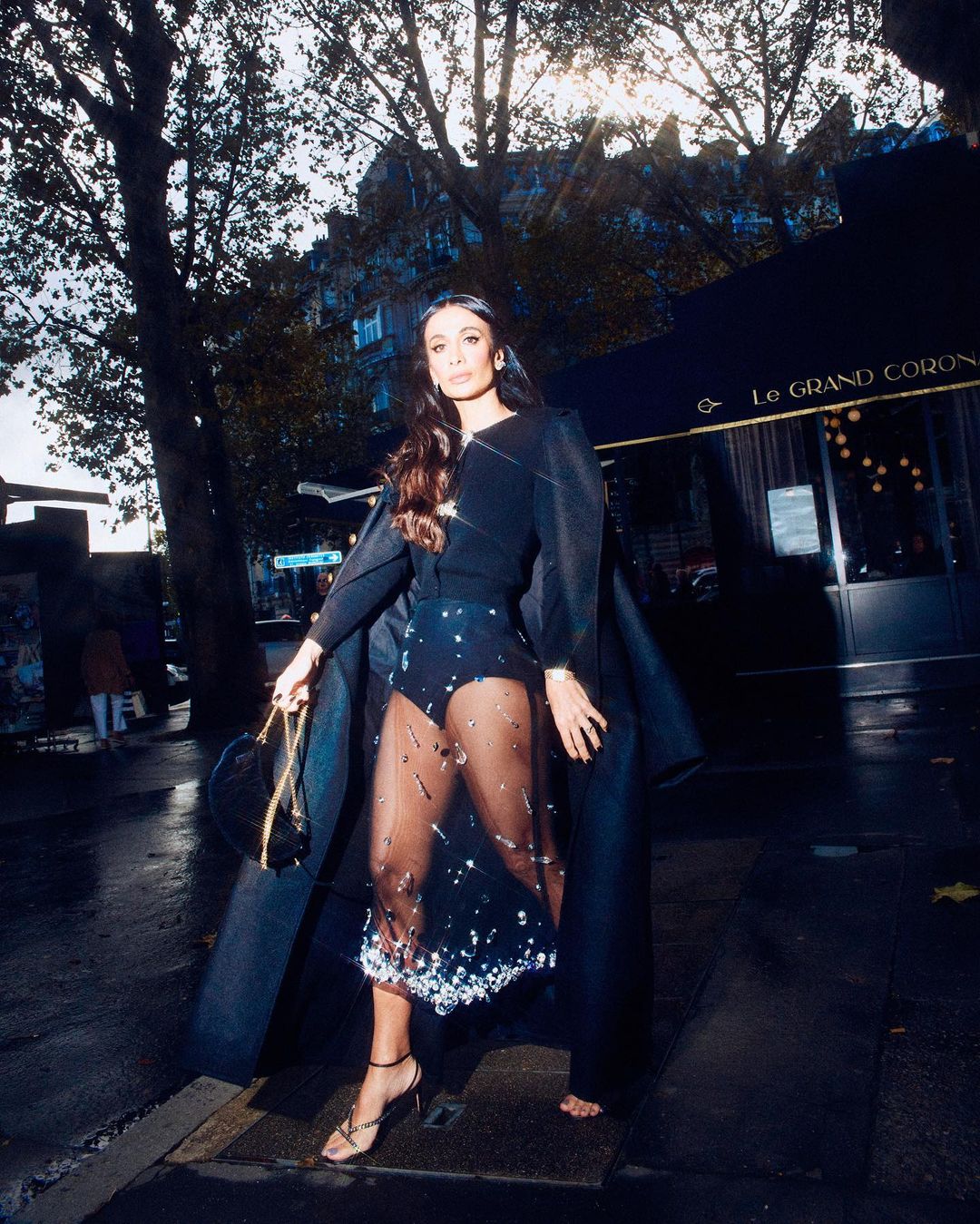 Famosas prestigiam último dia de desfiles em Paris Famosas prestigiam último dia de desfiles em Paris