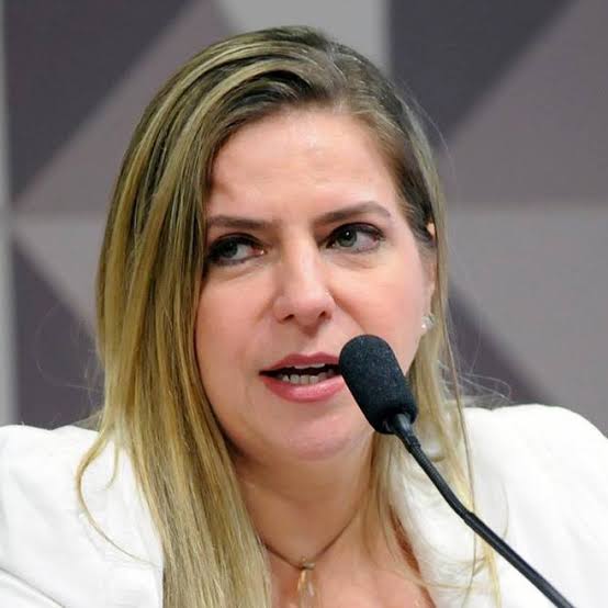 Deputada Luizianne requer que Paulo Guedes dê informações sobre combate à inflação e ao desemprego