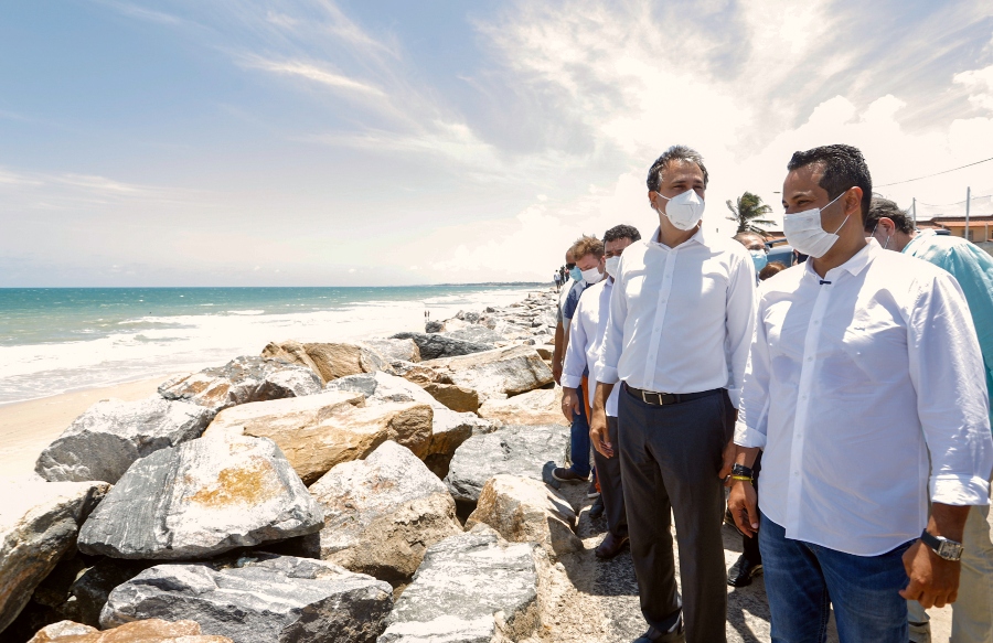 Governo do Ceará investirá R$ 44 mi para conter avanço do mar na Praia do Icaraí