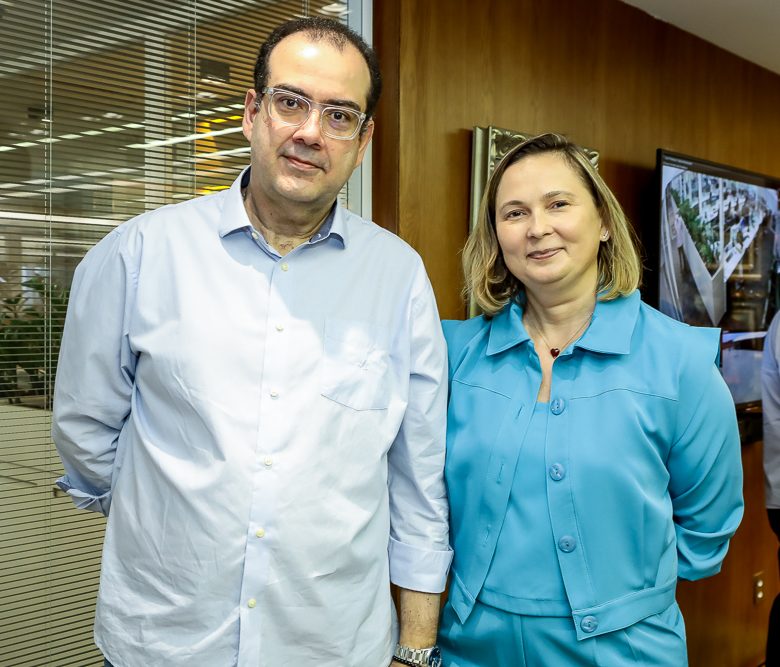 Delano Macedo E Renata Santiago