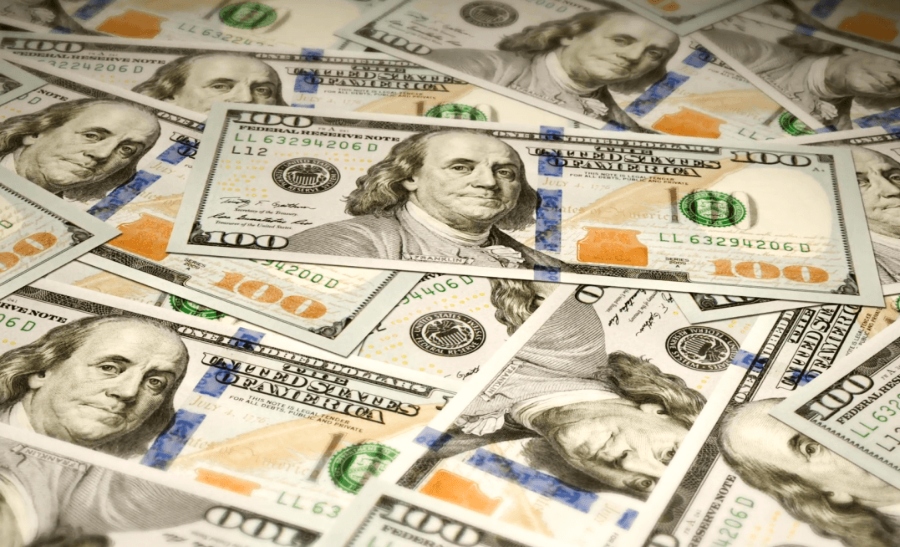Dólar encosta em R$ 5,70 devido ao possível ‘estouro’ do teto dos gastos