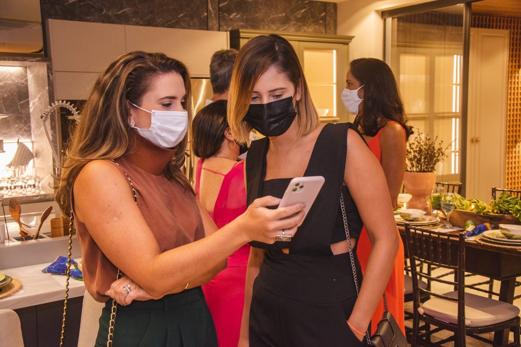 Flavia Pires E Iasodara Fernandes