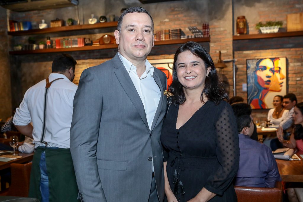 Hebert E Marcia Regis