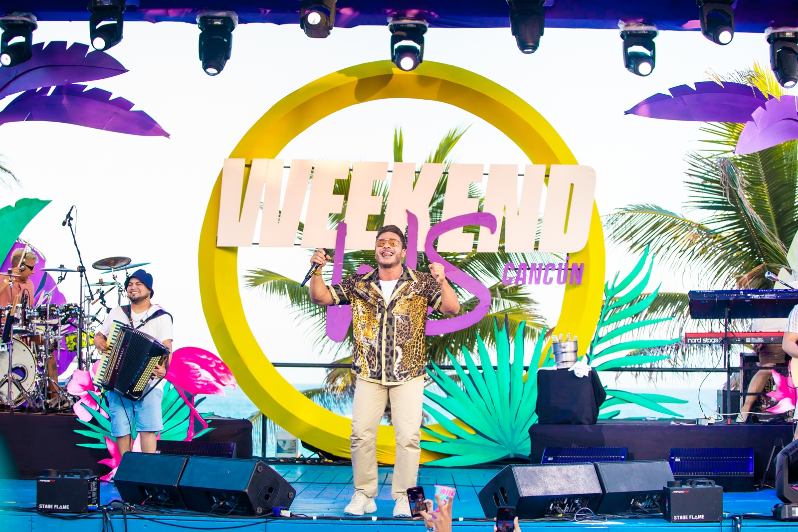 Wesley Safadão comanda festa em Cancún com diversas atrações da música nacional. Confira!