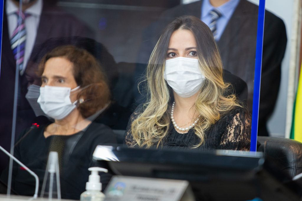 Izolda Cela E Onelia Santana