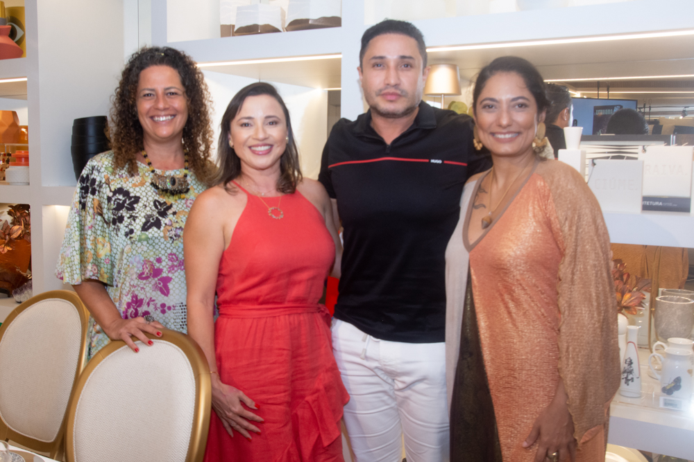 Liana Feingold, Mara Sanzio, Rafael Sanzio E Laura Rios