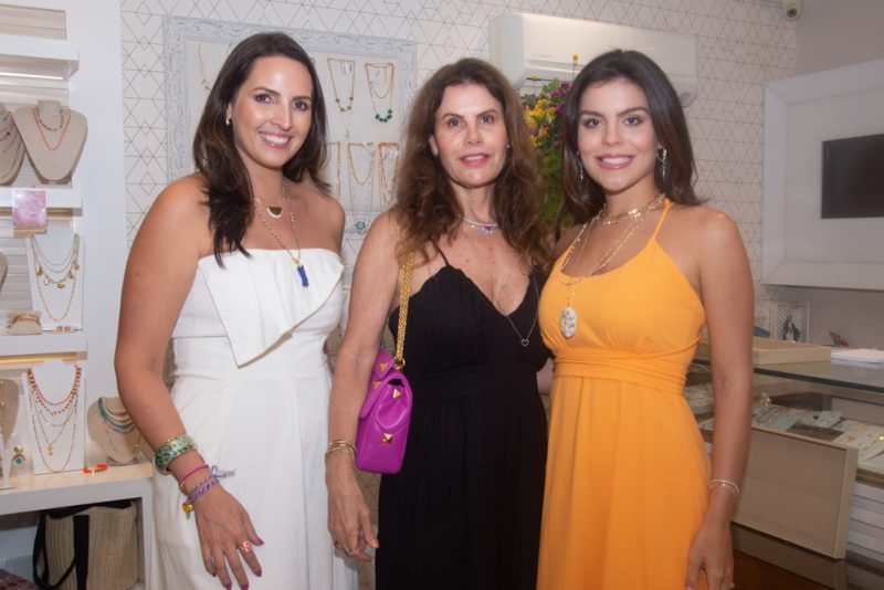 Collab - Mariana Queiroz e Camila Nogueira recebem convidadas especiais no lançamento da nova coleção da MQ Acessórios