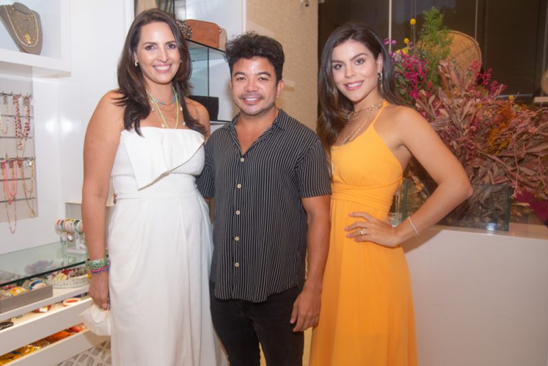 Collab - Mariana Queiroz e Camila Nogueira recebem convidadas especiais no lançamento da nova coleção da MQ Acessórios