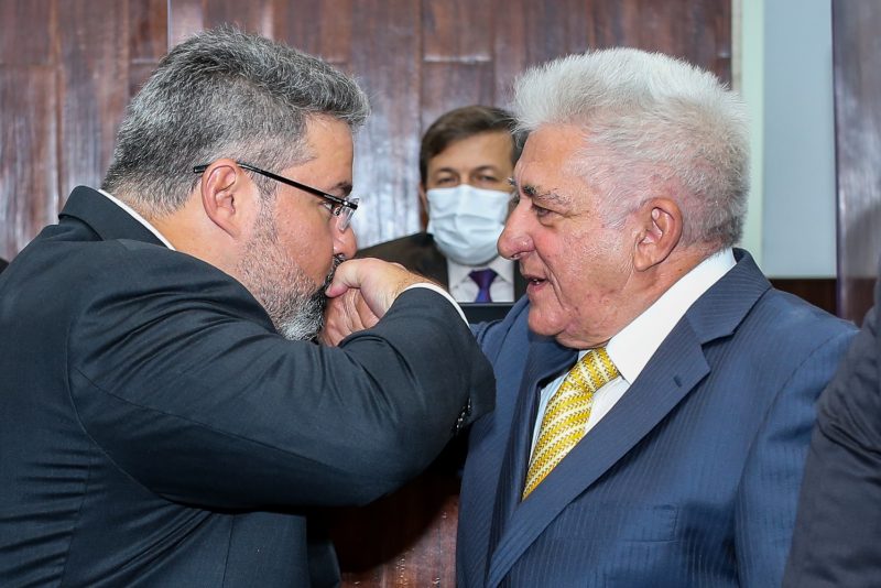 Reconhecimento - CEO da Pague Menos, Mário Queirós é agraciado com a Medalha Boticário Ferreira