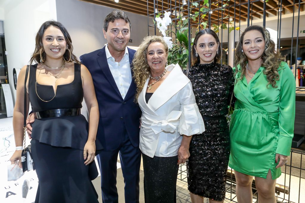 Mayra, Luiz, Bricia, Rafaela E Gabriela Teixeira (1)
