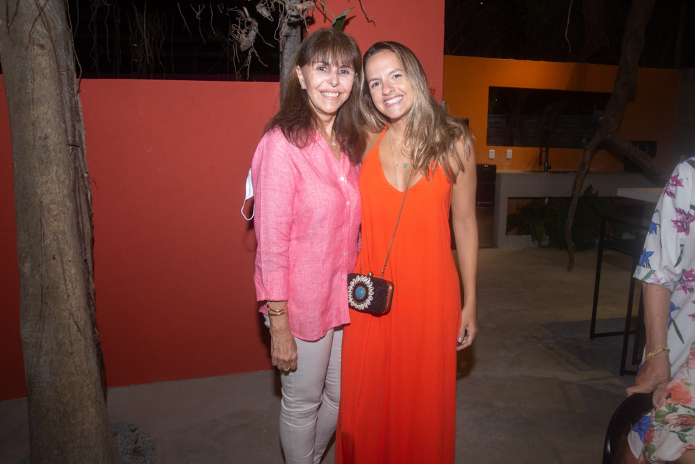 Melania Torres E Lara Correia