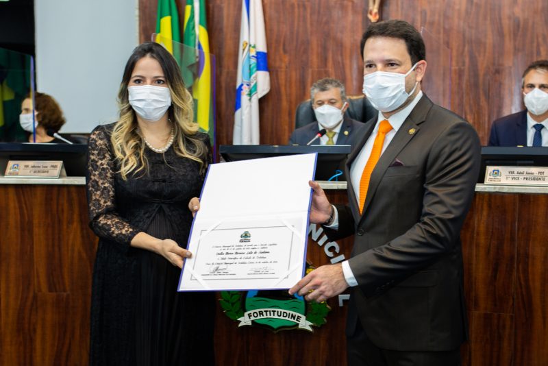 Reconhecimento - Primeira-dama do Estado, Onélia Santana é agraciada com o título de Cidadã Fortalezense