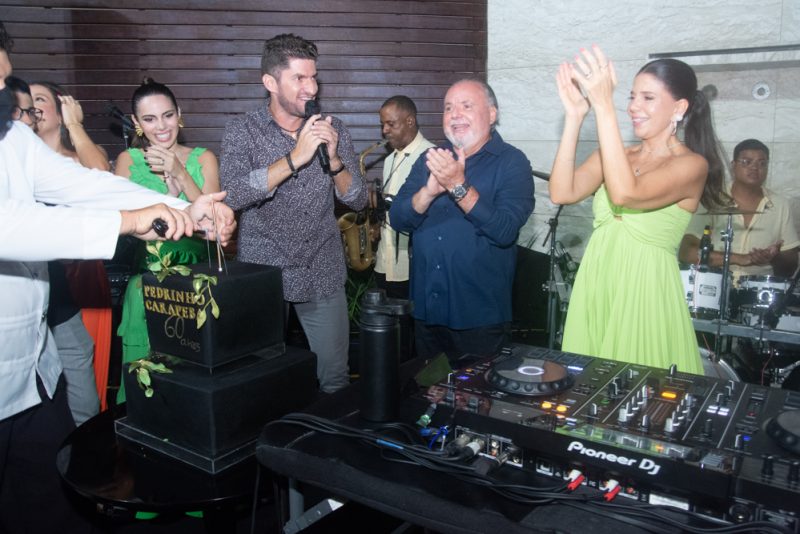 Sessão Parabéns - Transbordando alegria e alto astral, Pedro Carapeba brinda seu start nas seis décadas