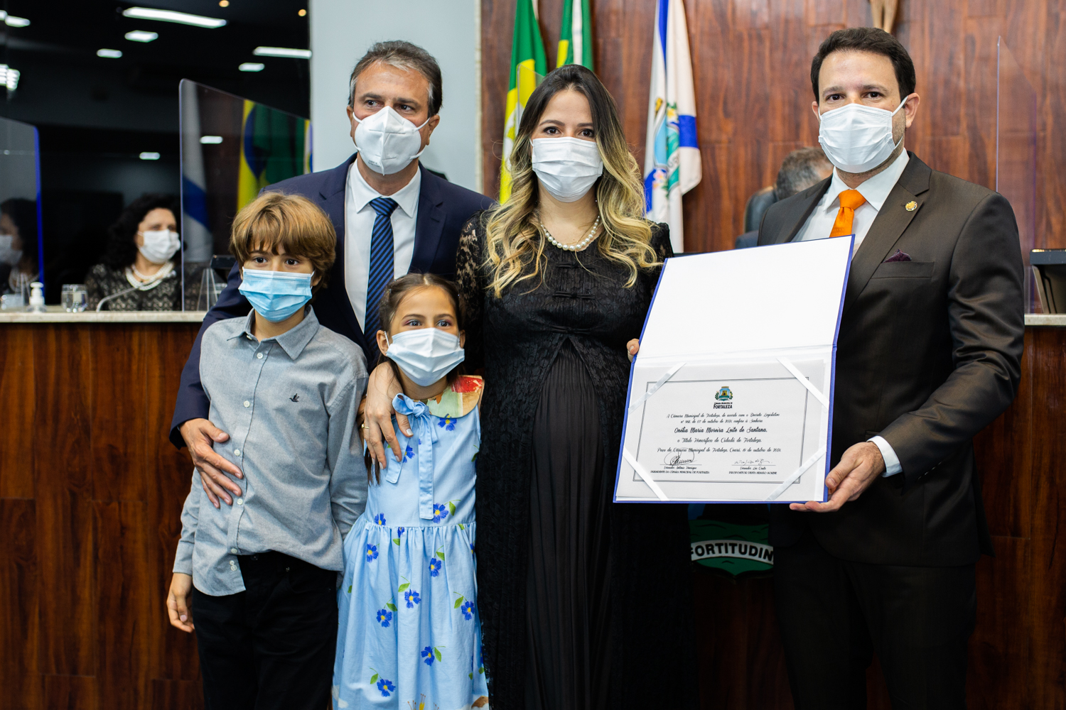Primeira-dama do Estado, Onélia Santana é agraciada com o título de Cidadã Fortalezense Primeira-dama do Estado, Onélia Santana é agraciada com o título de Cidadã Fortalezense