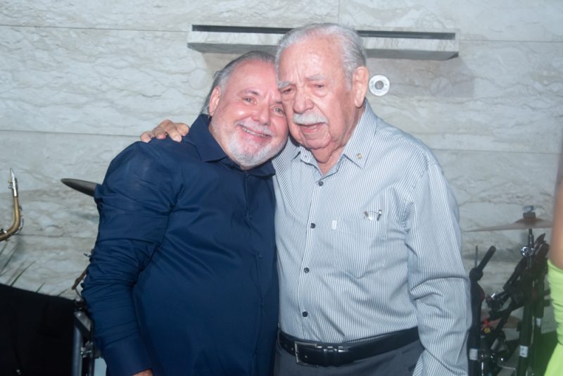 Sessão Parabéns - Transbordando alegria e alto astral, Pedro Carapeba brinda seu start nas seis décadas