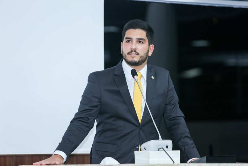 Reconhecimento - CEO da Pague Menos, Mário Queirós é agraciado com a Medalha Boticário Ferreira