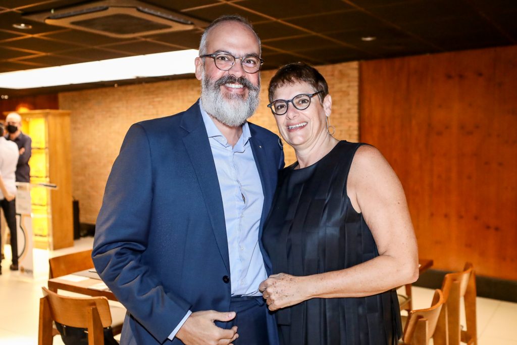 Pedro Martins E Celina Bueno