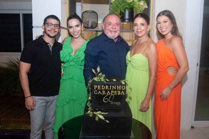 Sessão Parabéns - Transbordando alegria e alto astral, Pedro Carapeba brinda seu start nas seis décadas
