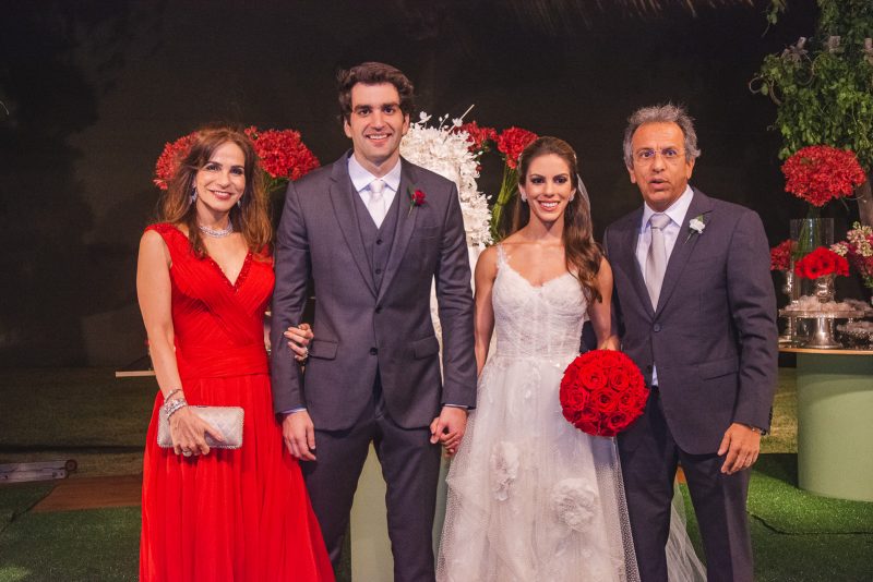 CASAMENTO DO ANO - Manuela Rolim e Raphael Nogueira celebram o amor com superfesta de casamento