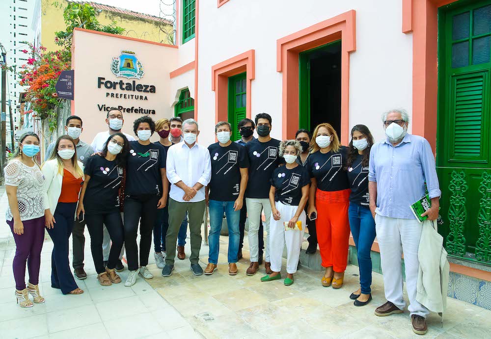 Sarto E Élcio Rodeados Pelo Staff Da Gabvice