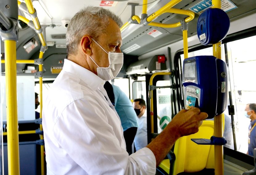 José Sarto inaugura terminal aberto na região da Avenida Washington Soares