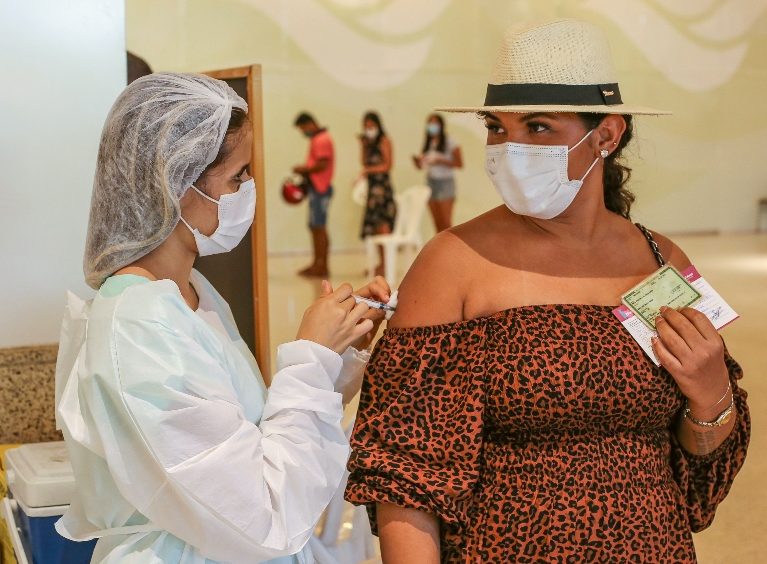Fortaleza lidera ranking entre as capitais do Nordeste com mais de 1,5 milhão de pessoas imunizadas contra a Covid-19