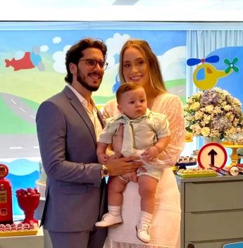 Victoria Arraes e João Pedro Brandão celebram o batismo e o primeiro aniversário do herdeiro Pedrinho Victoria Arraes e João Pedro Brandão celebram o batismo e o primeiro aniversário do herdeiro Pedrinho