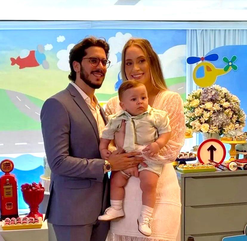 Victoria Arraes e João Pedro Brandão celebram o batismo e o primeiro aniversário do herdeiro Pedrinho