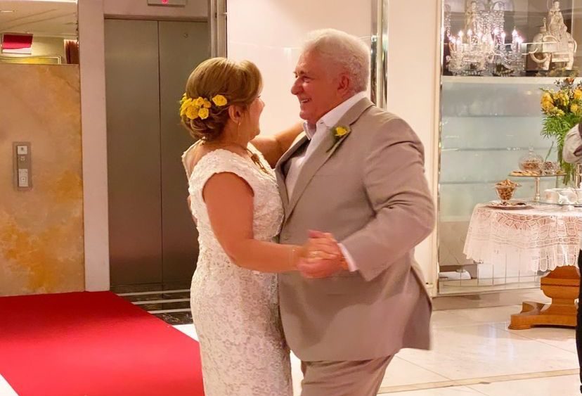 Com muito alto astral, Deusmar e Auricelia Queirós celebram seus 50 anos de casados