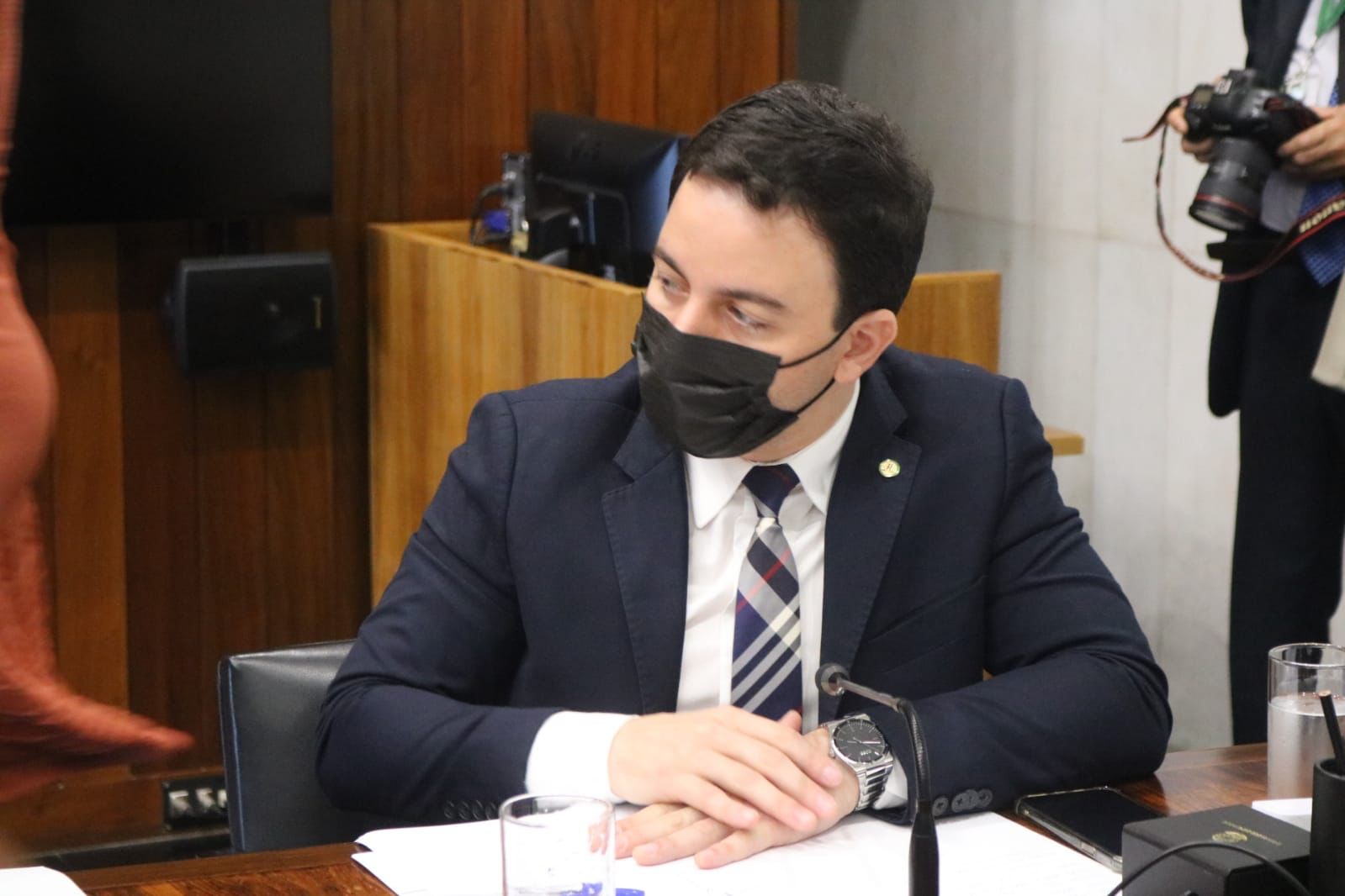Presidente da frente parlamentar da enfermagem, Célio comemora aprovação de piso salarial