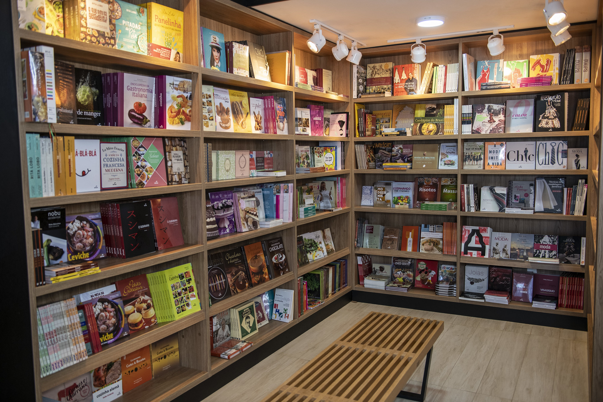 Bazar de Natal da Livraria Senac Ceará tem livros com até 80% de desconto