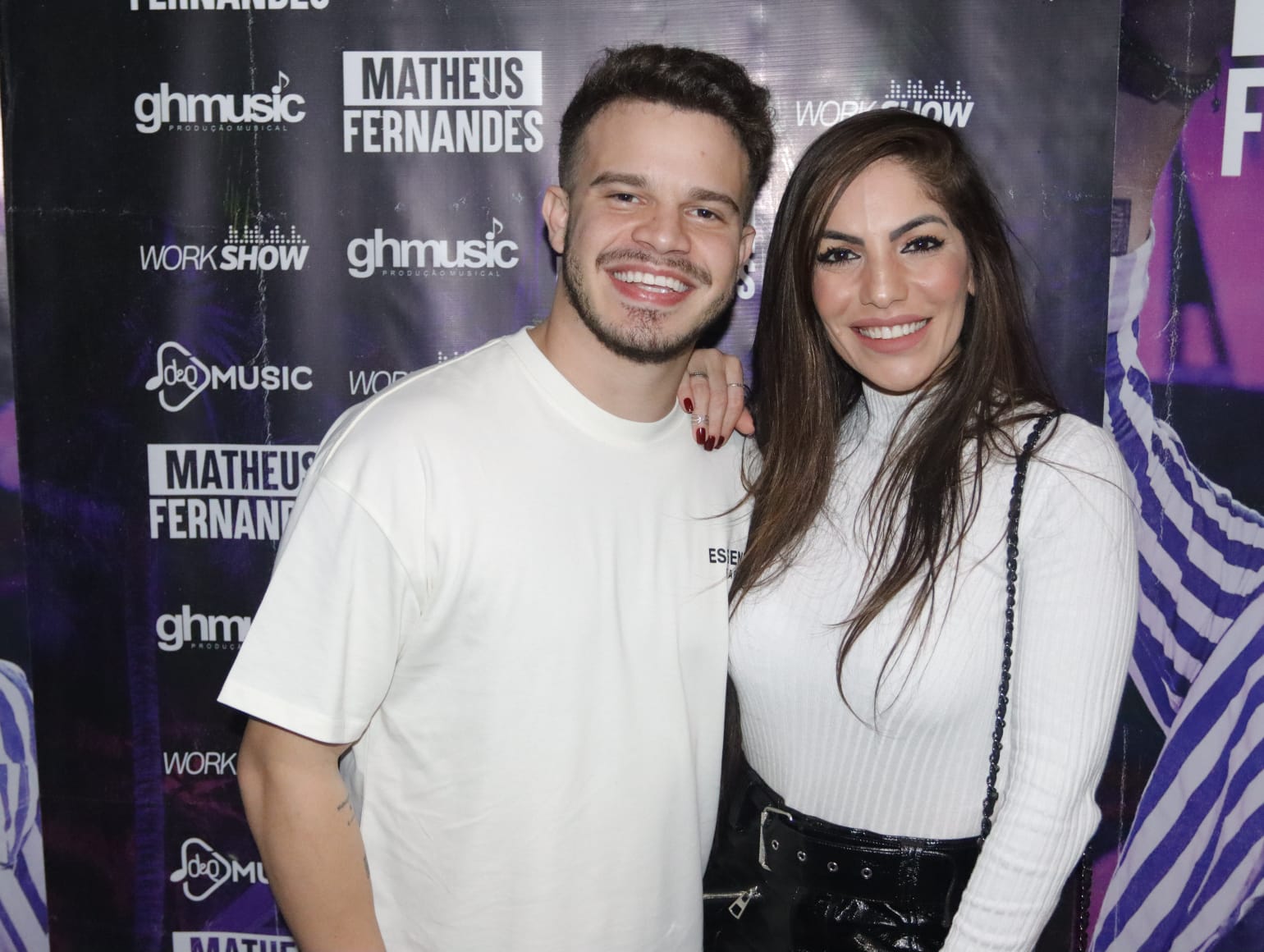 Ex- BBB Anamara tieta Matheus Fernandes e canta hit do momento