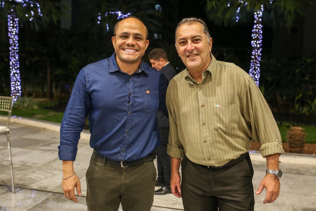 Adriano Caetano E Walderi Costa
