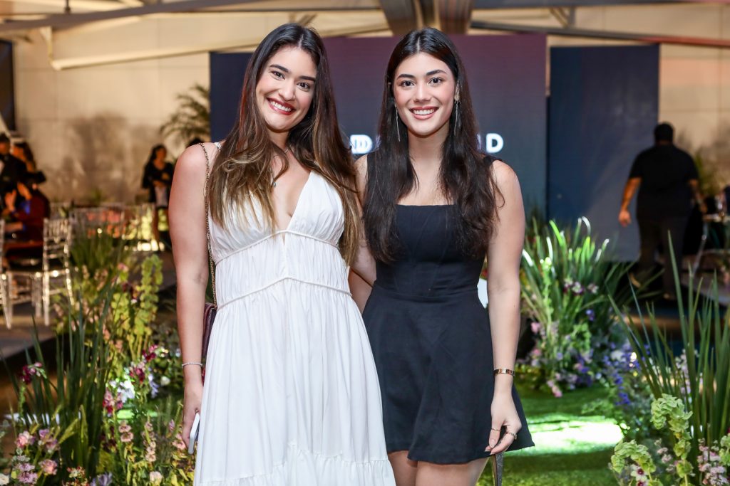 
				Amanda E Bianca Melo 
				