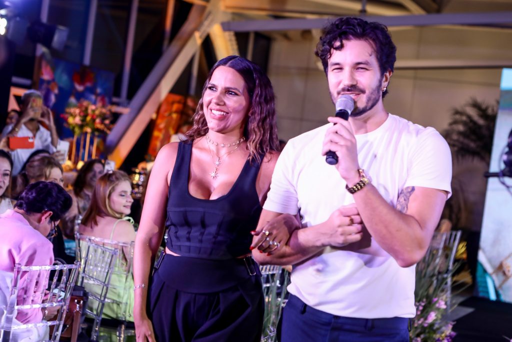 
				Ana Carolina Fontenele E Levi Castelo Branco 
				