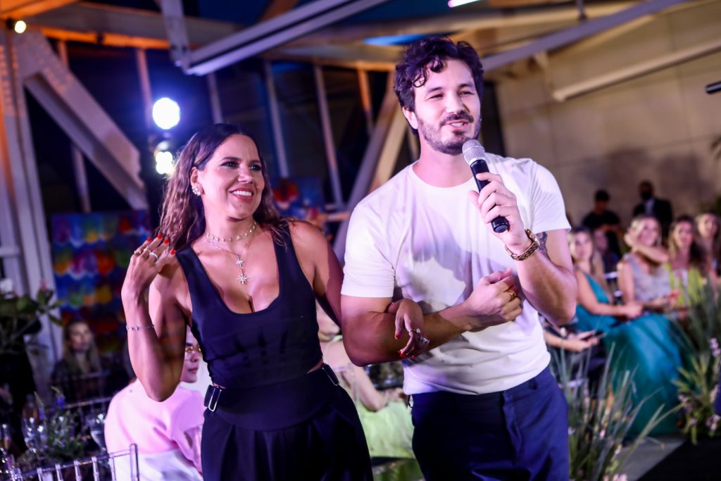 
				Ana Carolina Fontenele E Levi Castelo Branco
				