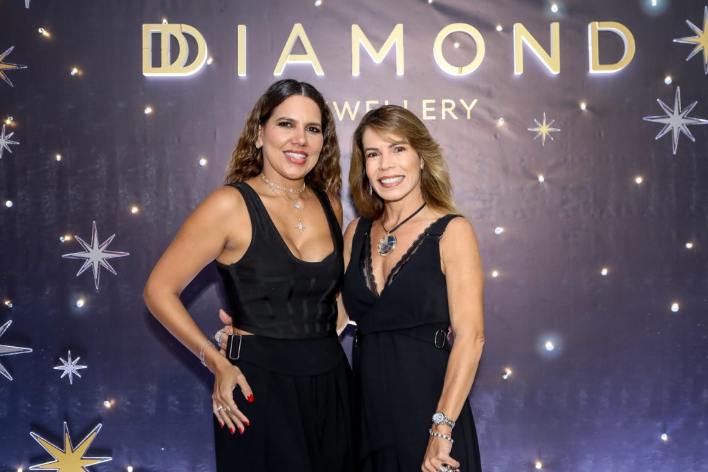 
				Ana Carolina Fontenele E Maira Silva
				