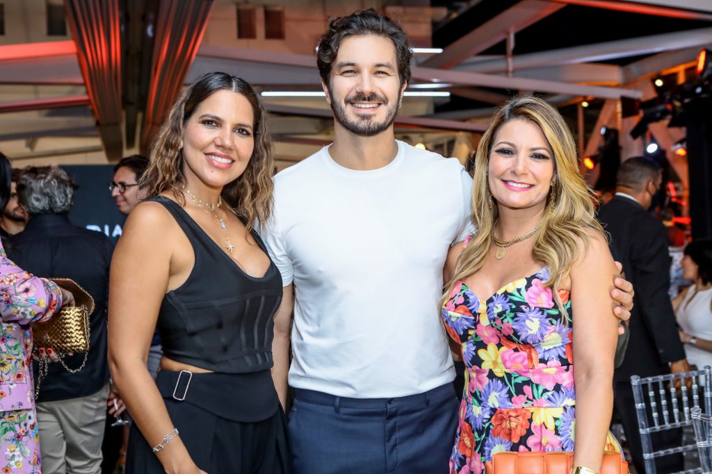 
				Ana Carolina Fontenele, Levi Castelo Branco E Tatiana Luna
				