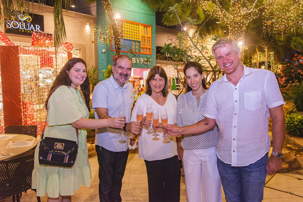 
				Ana Macedo, Bosco Couto, Vania Martins, Lina Martins E Igor Martins
				