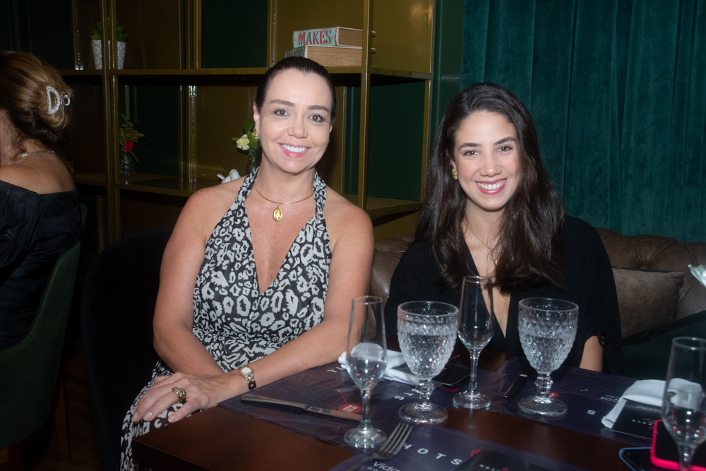 Danniela E Victoria Medeiros