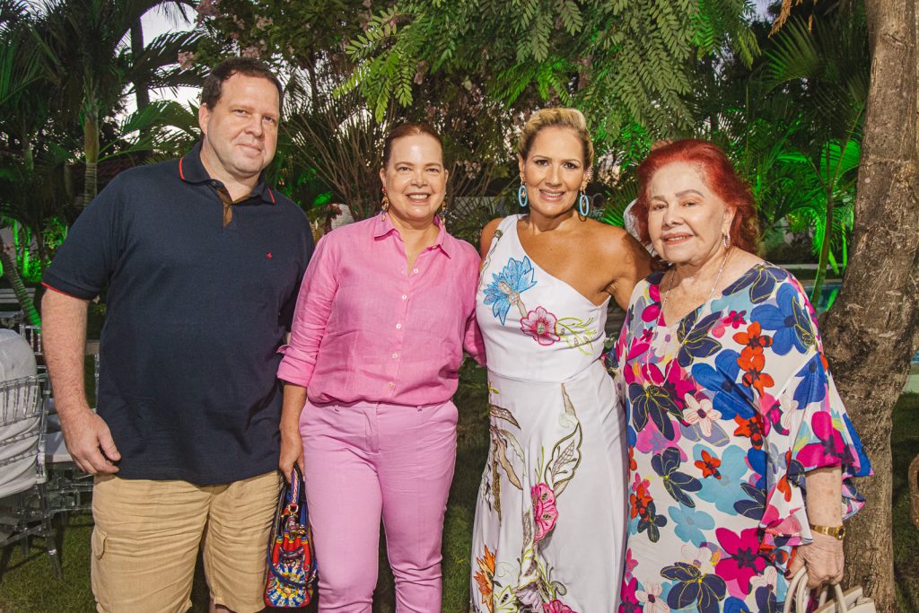 Edson Vetura, Isabela Ventura, Marcia Peixoto E Itala Ventura