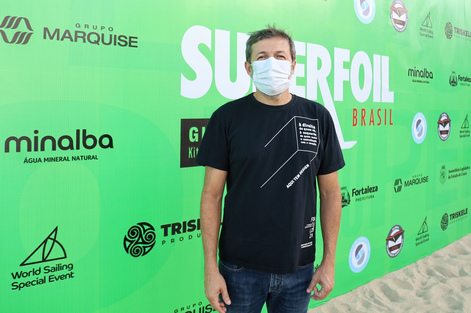 Vice-prefeito de Fortaleza, Élcio Batista visita a Arena Superfoil na Praia de Iracema