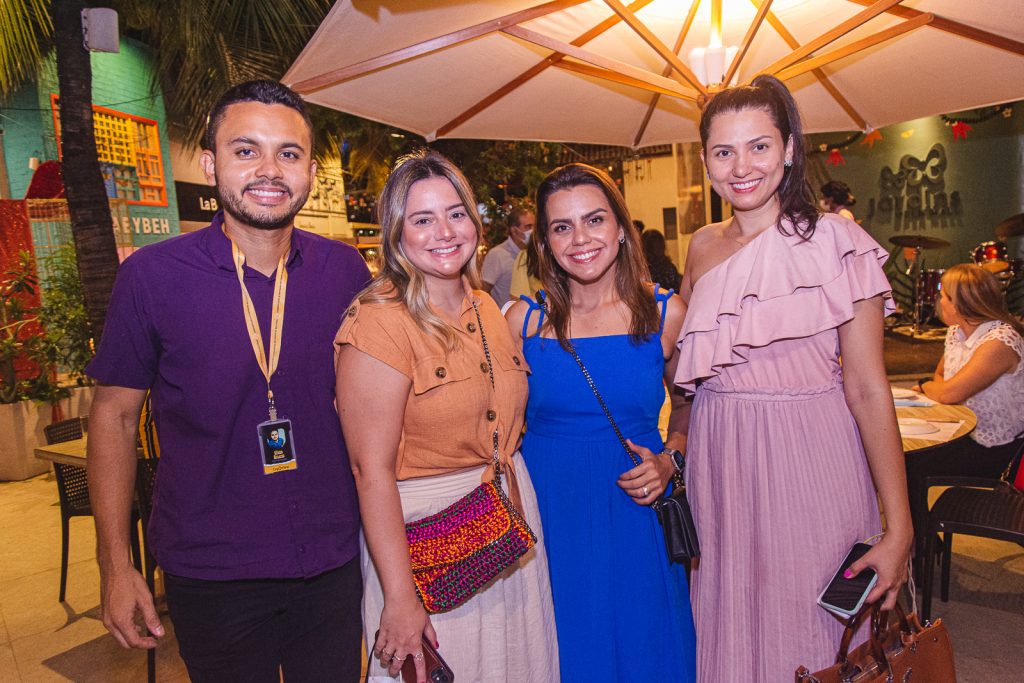 
				Elias Bruno, Karla Rodrigues, Renata Benevides E Myrlla Gomes
				