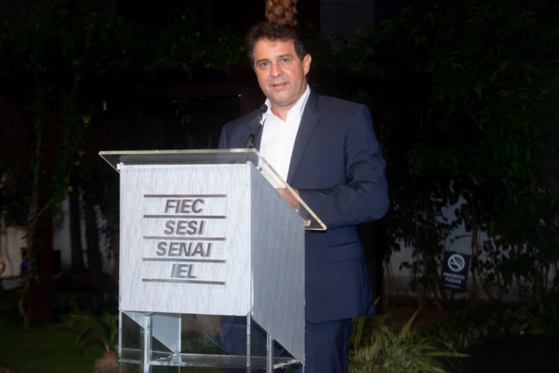 Sessão Parabéns - Ricardo Cavalcante brinda a chegada da nova idade com comemoração na Casa da Indústria