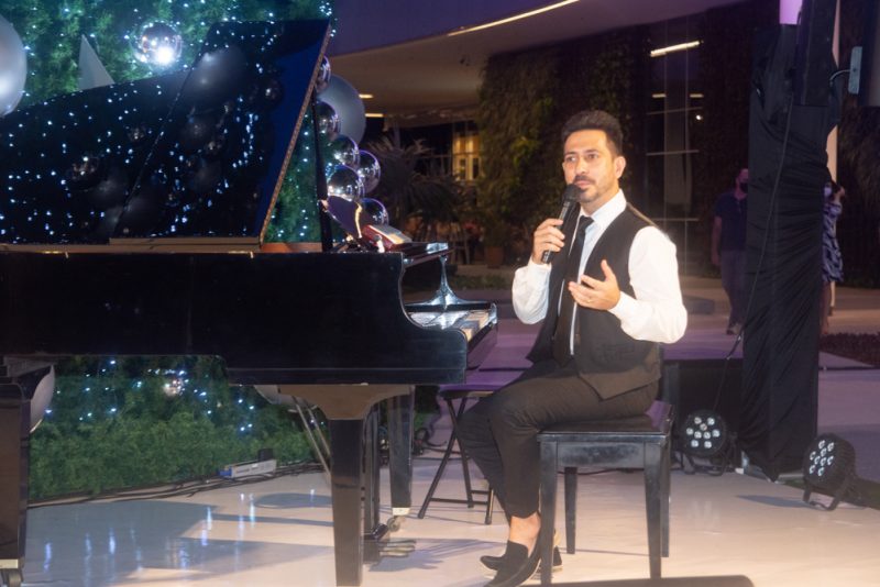 Apresentação natalina - Transmitindo a magia do Natal, BS Christmas promove concerto especial de piano na Praça BS