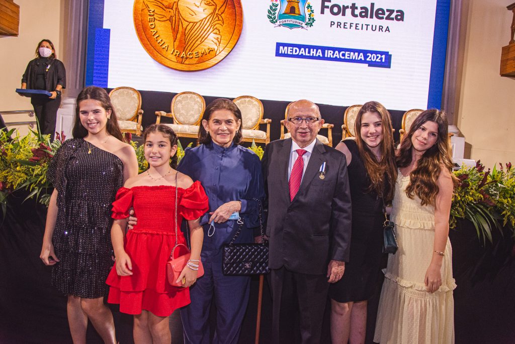 Gabriela, Roberta, Maria Das Gracas, Roberto Claudio, Isabela E Lais Bezerra