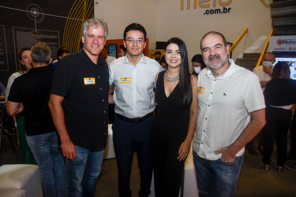 Turma da comunicação se encontra no novo hub de comunicação do Jardins Open Mall