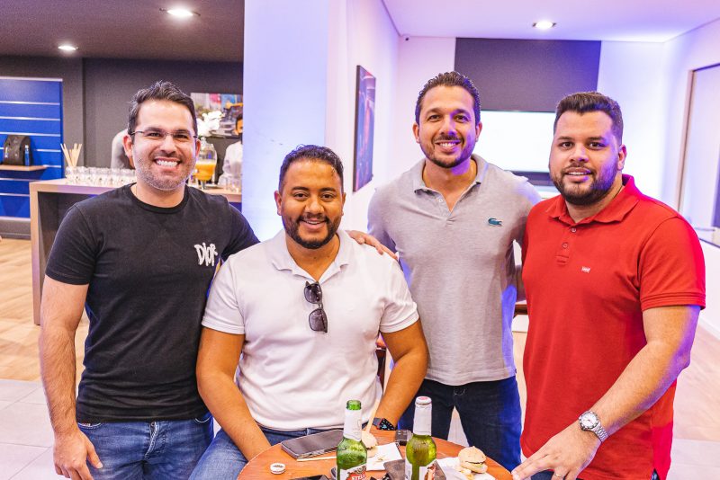 Happening - Nacional Volkswagen promove happy hour para apresentar o novo Taos