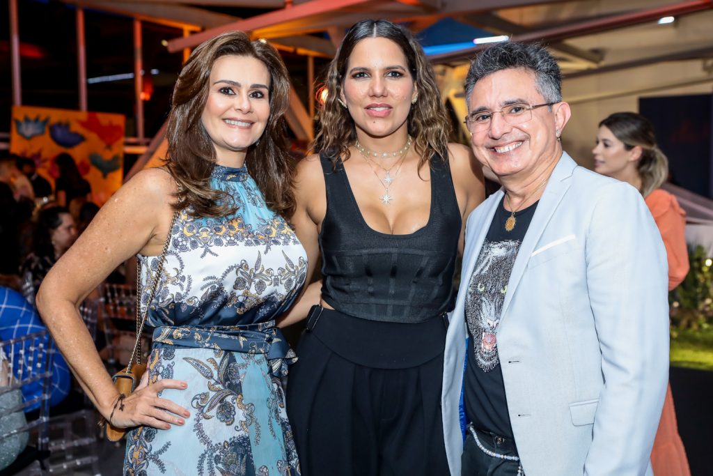 
				Ivana Bezerra, Ana Carolina Fontenele E Carlos Gomes
				
